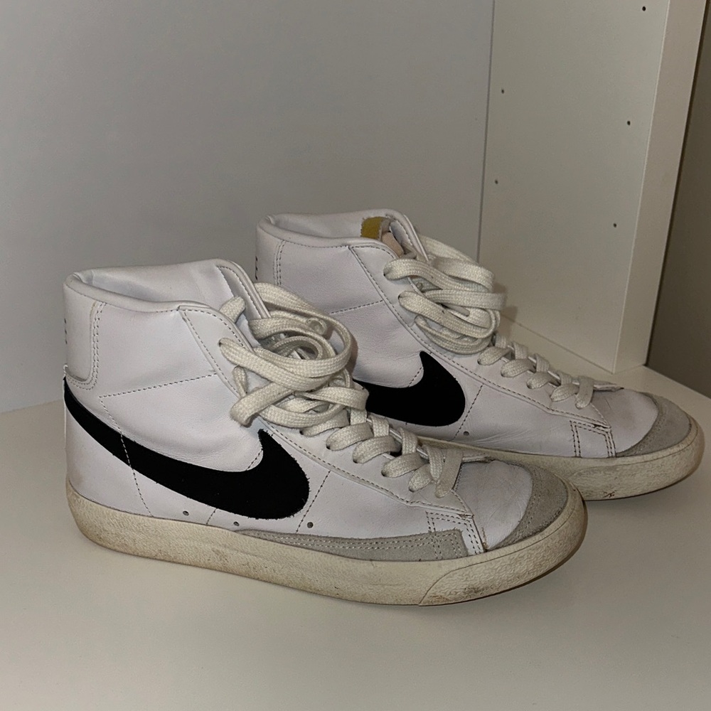 Nike White and Black Blazers Mid 77 Size 8.5